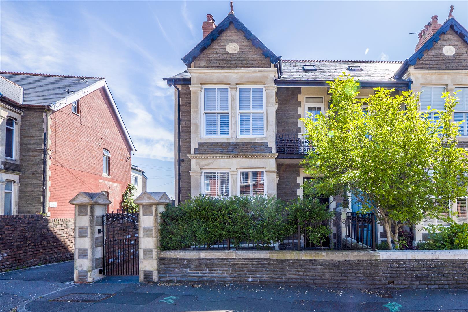 6 bedroom Semi-Detached House For Sale