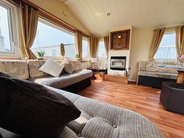 2 bedroom Static Home For Sale