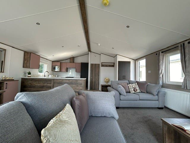 2 bedroom Lodge For Sale