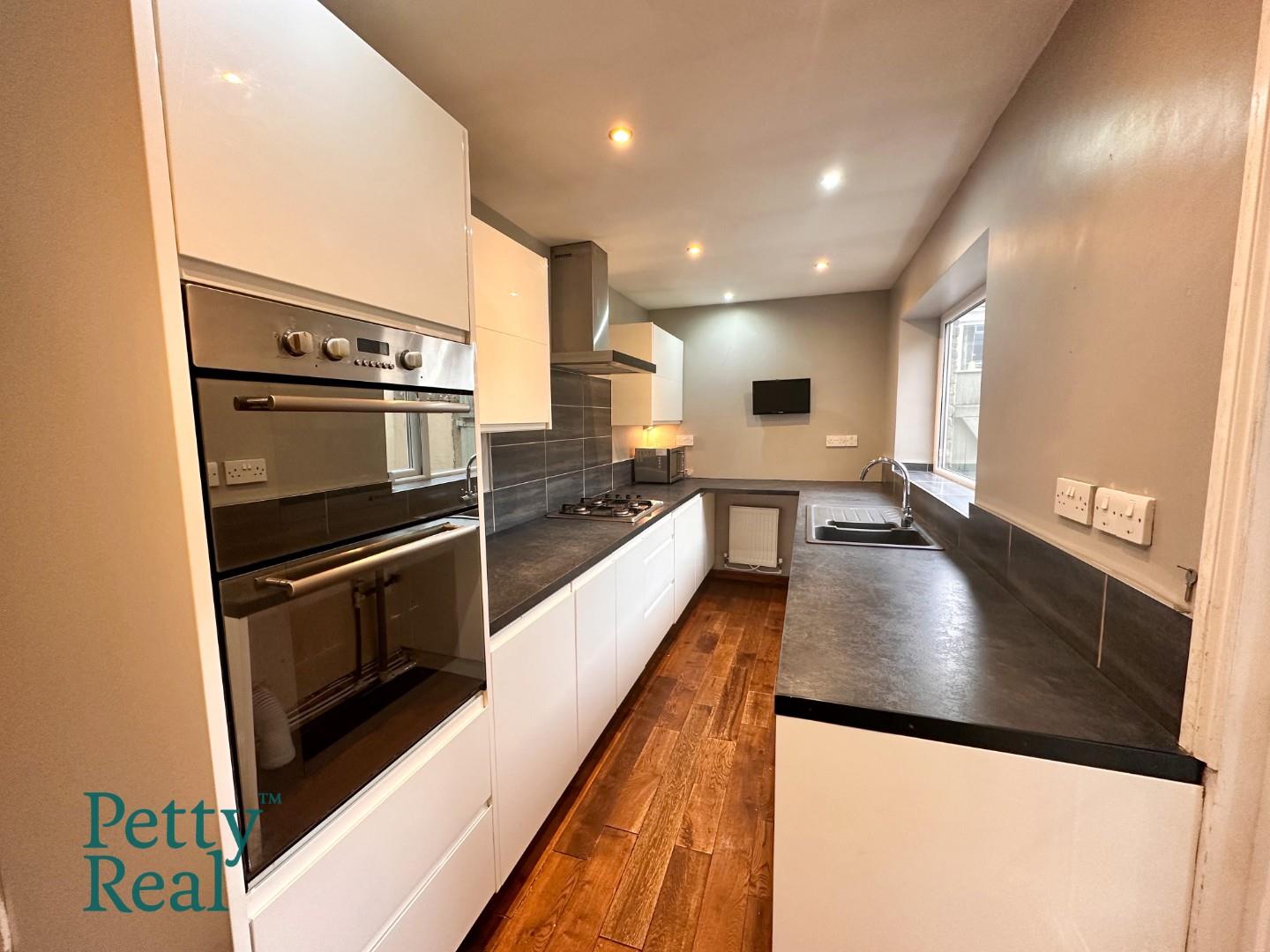 2 bedroom Terraced SSTC