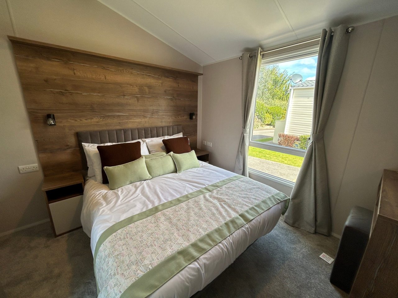 2 bedroom Static Home For Sale