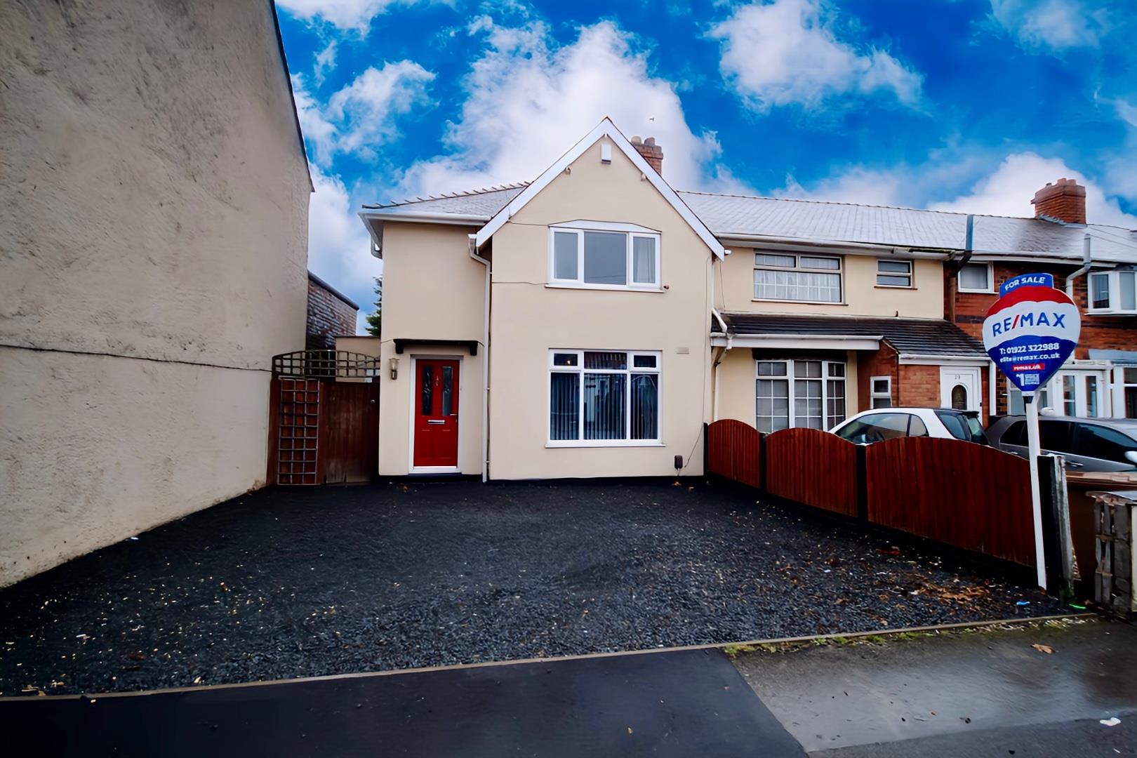3 bedroom Semi-Detached House For Sale