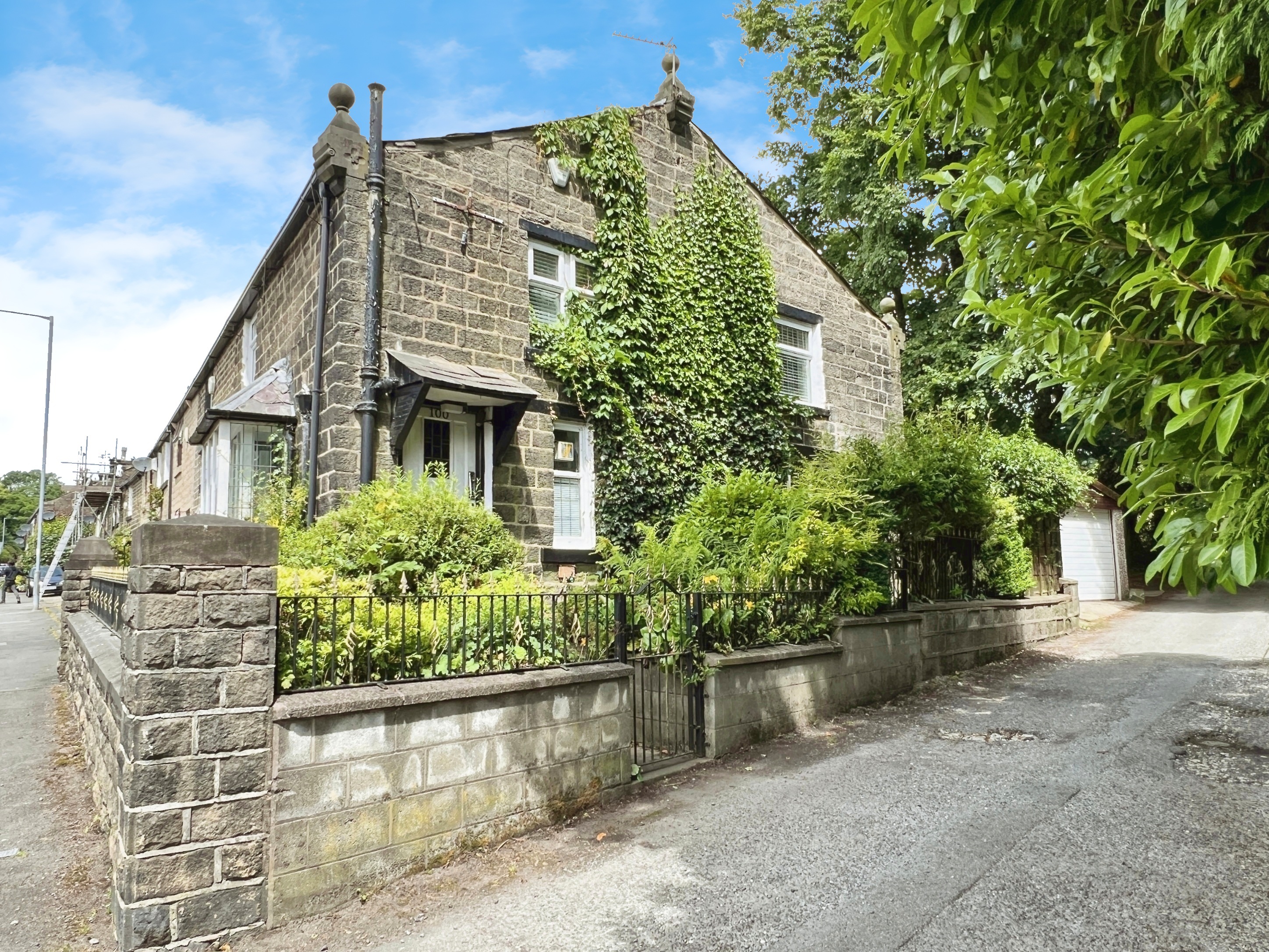 2 bedroom Cottage SSTC