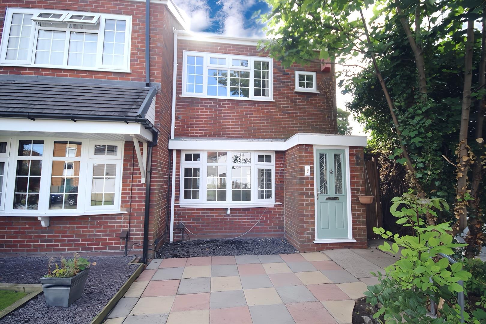 2 bedroom Semi-detached house Let