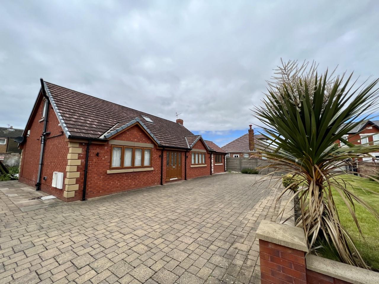 5 bedroom Detached House Let
