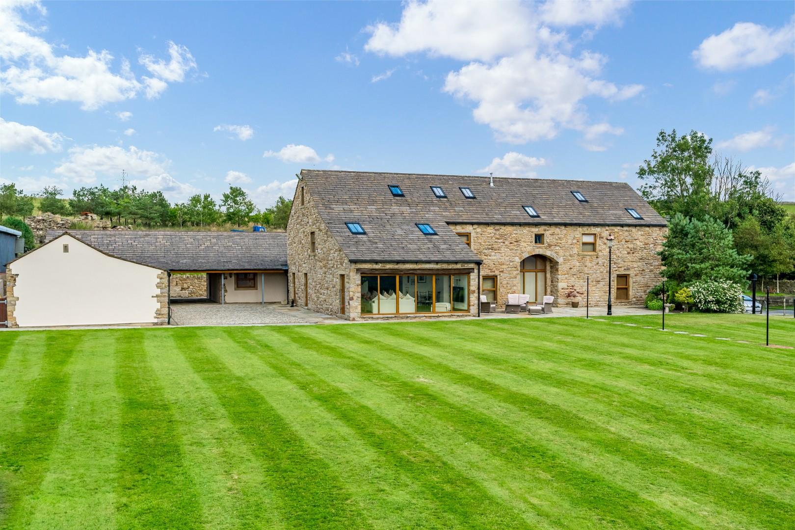 6 bedroom Detached For Sale