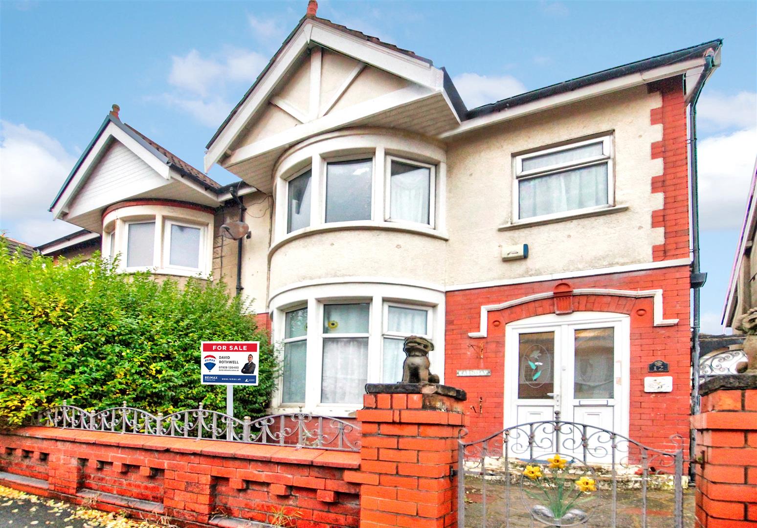 3 bedroom Semi-detached house For Sale