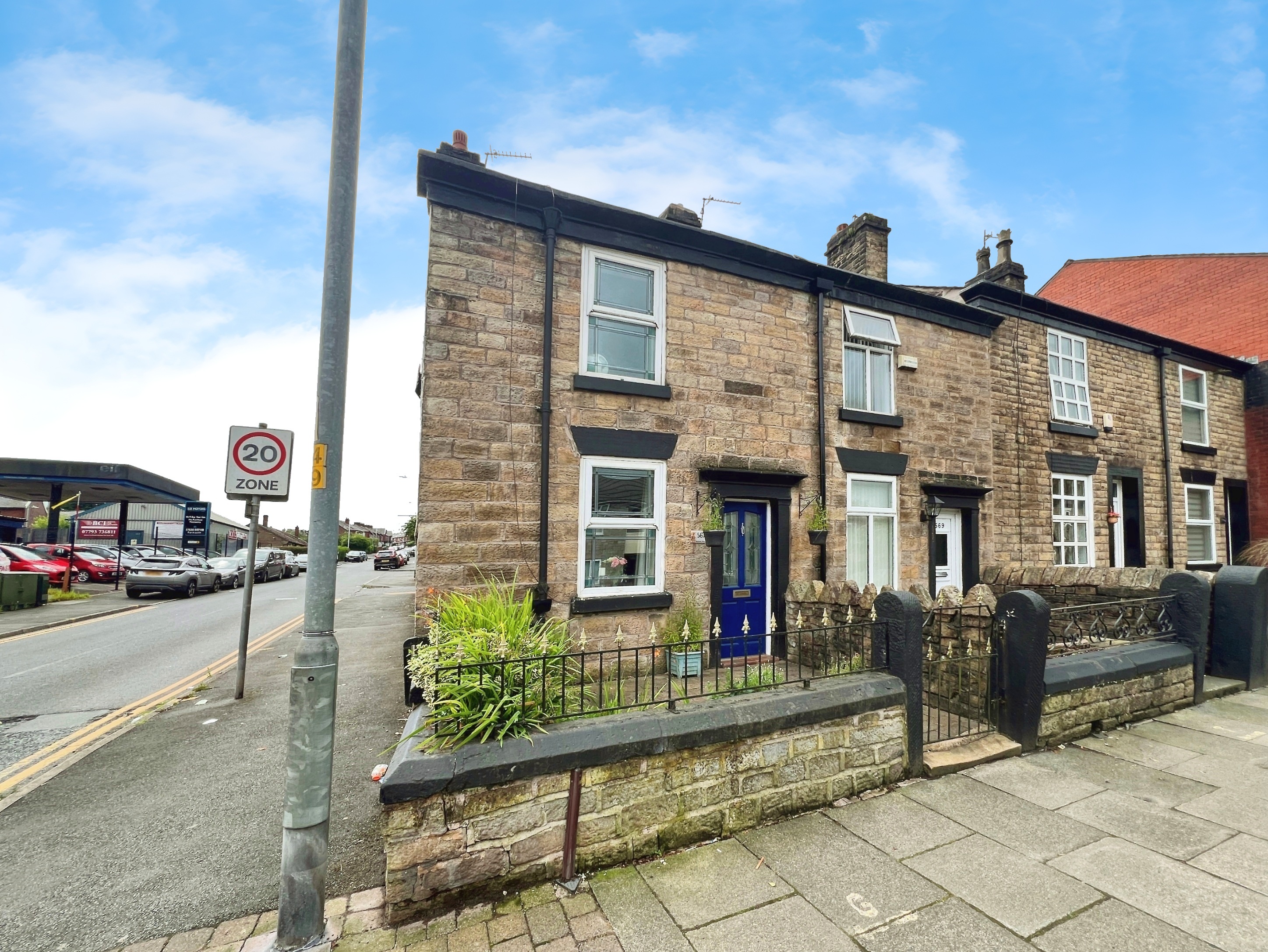 2 bedroom Cottage For Sale