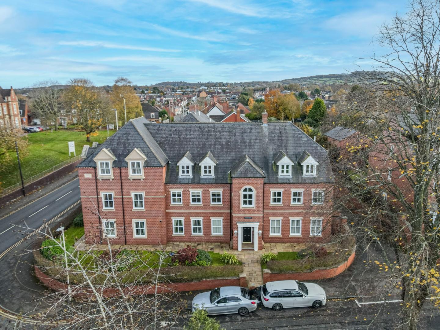 3 bedroom Apartment For Sale