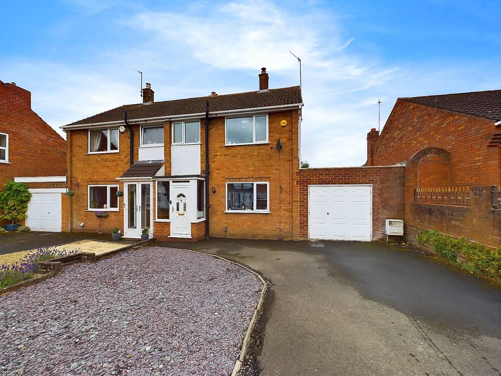 3 bedroom Semi-Detached House SSTC