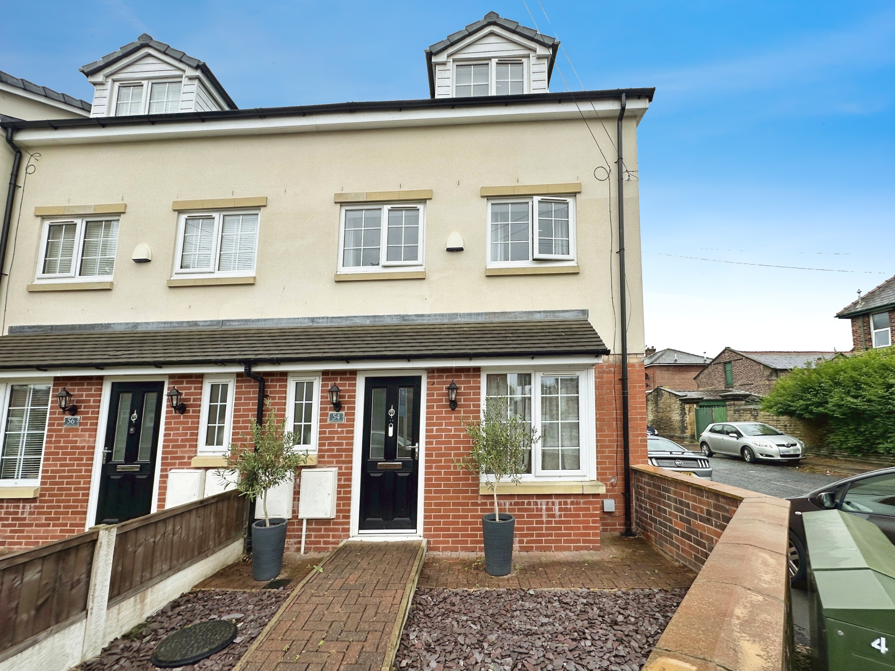 3 bedroom House For Sale
