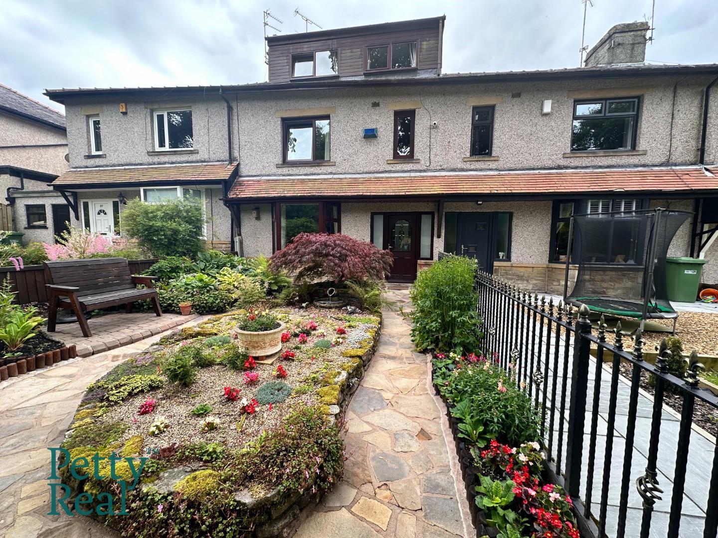4 bedroom Terraced For Sale