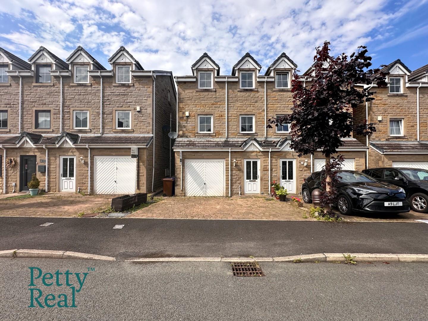 4 bedroom Townhouse For Sale