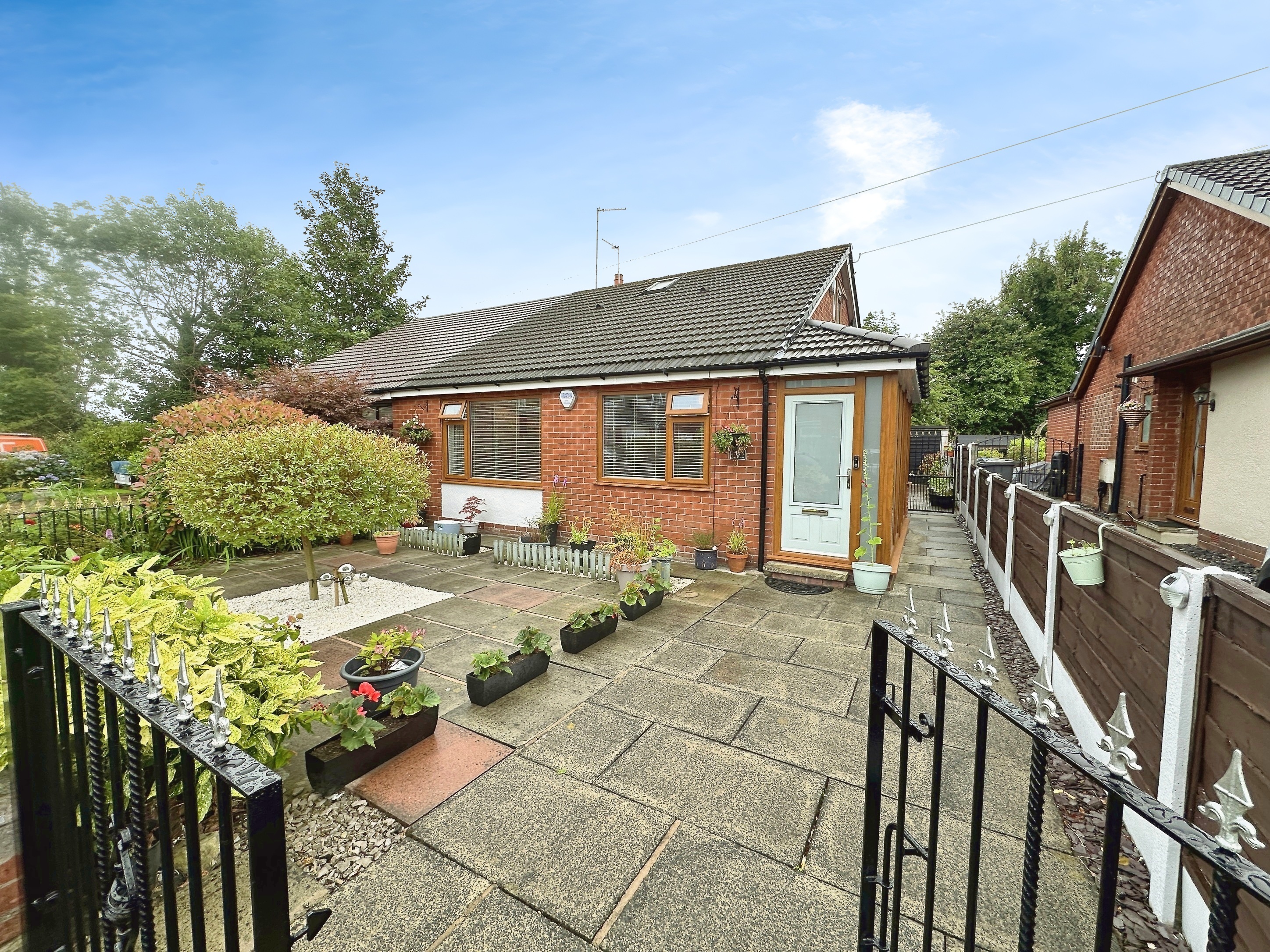 2 bedroom  For Sale