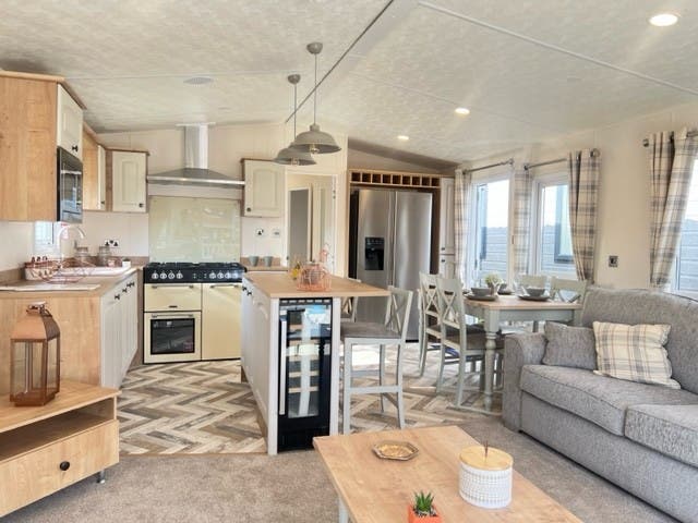3 bedroom Lodge For Sale
