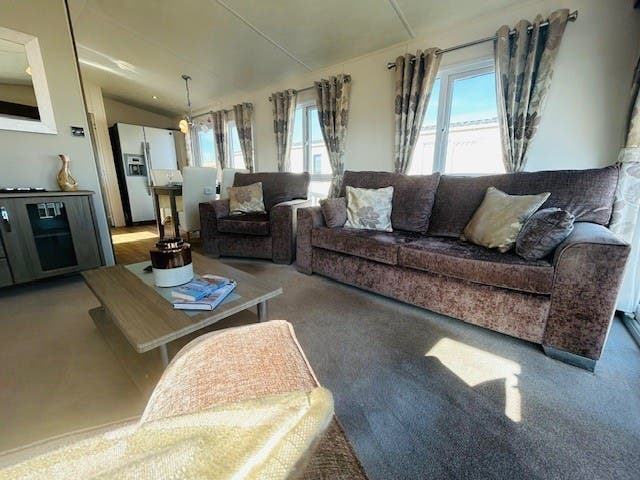 2 bedroom Static Home For Sale