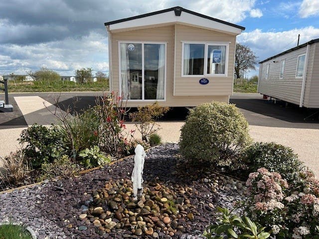 2 bedroom Lodge For Sale