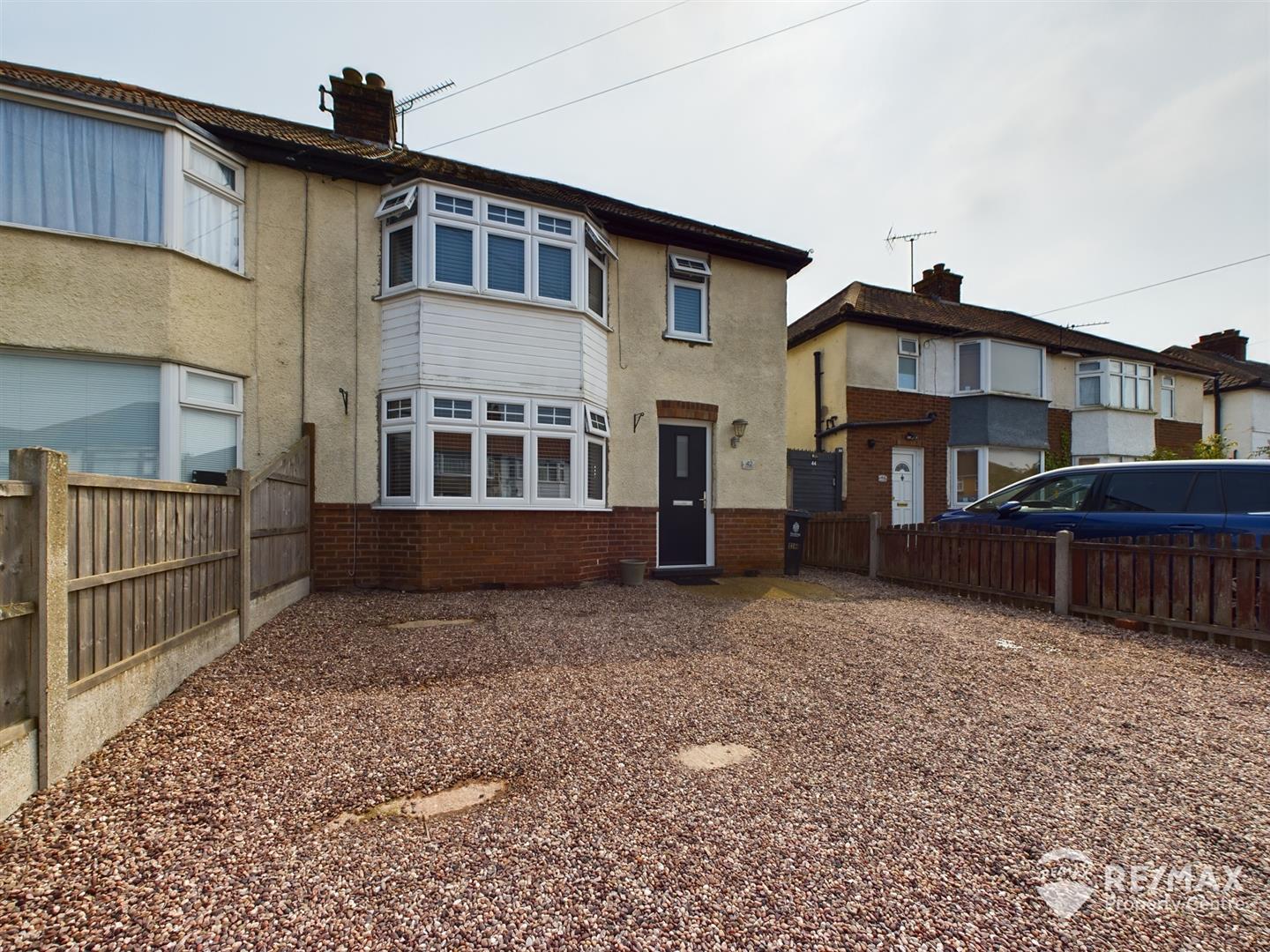 2 bedroom Semi-detached house SSTC