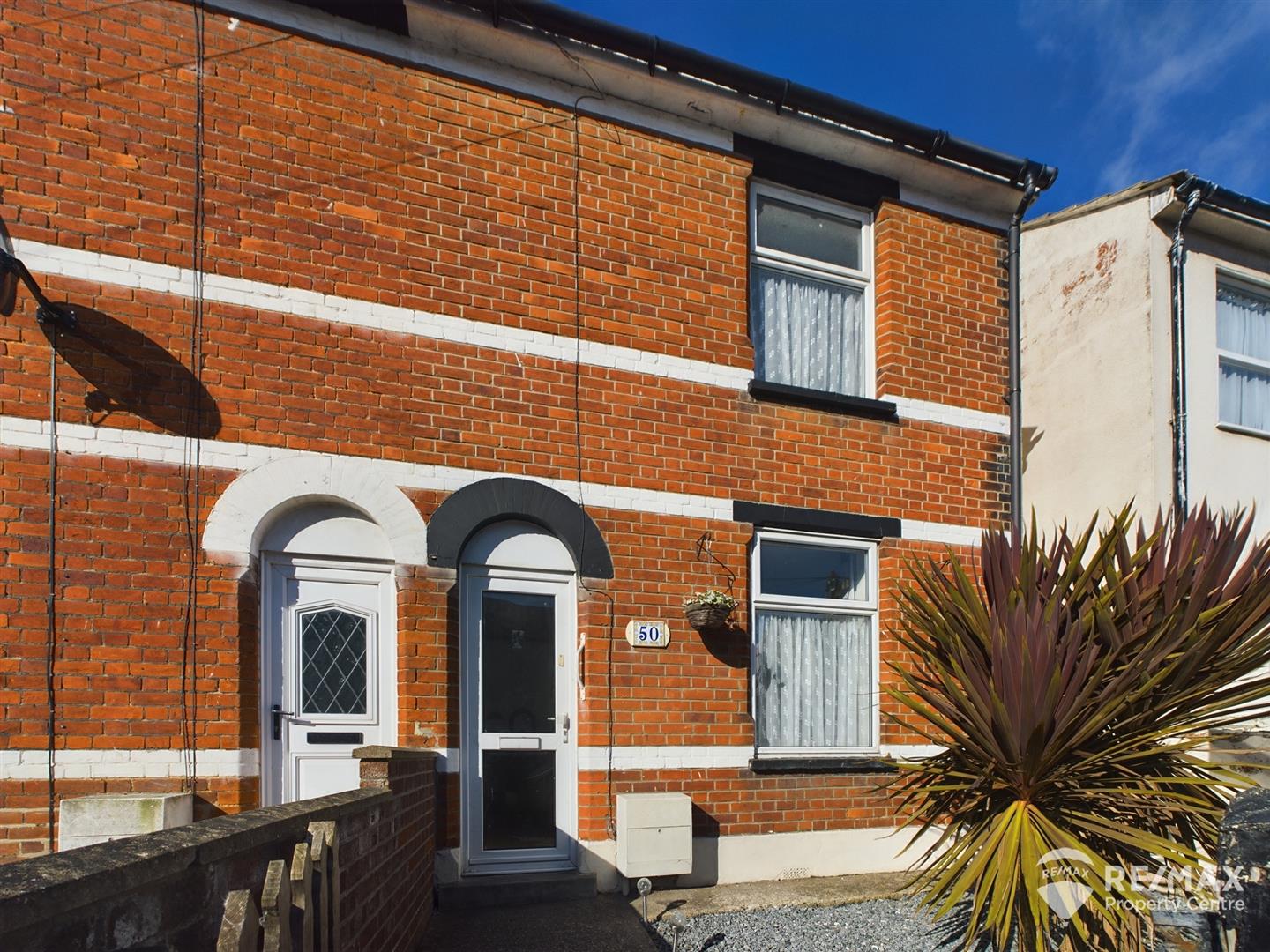 2 bedroom Terraced House SSTC