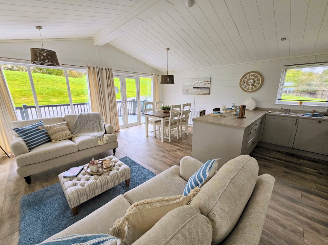 2 bedroom Lodge For Sale