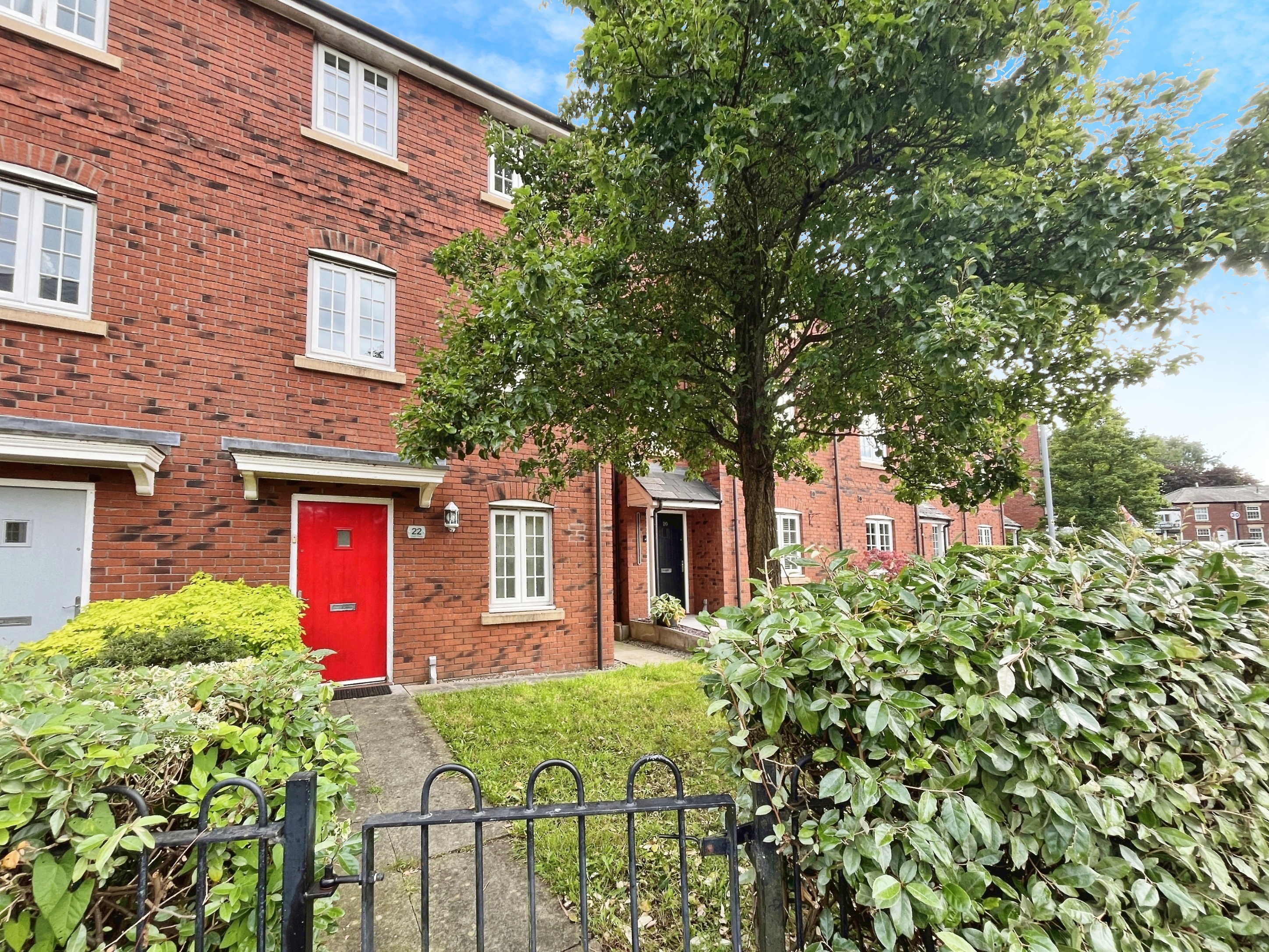 4 bedroom House For Sale