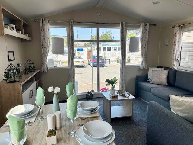 2 bedroom Static Home For Sale