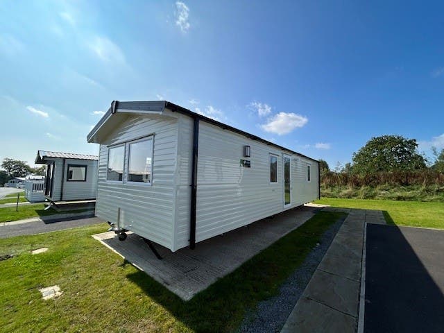 2 bedroom Static Home For Sale