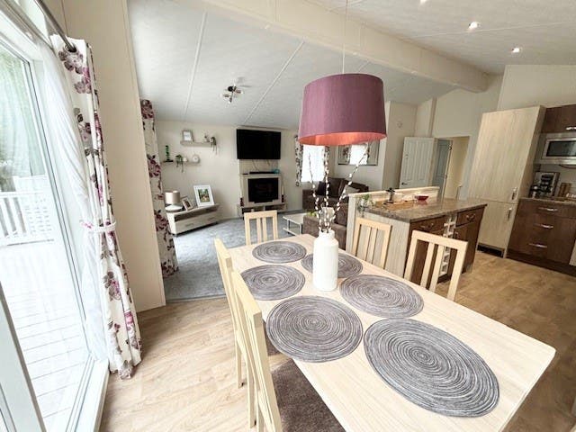 2 bedroom Lodge For Sale