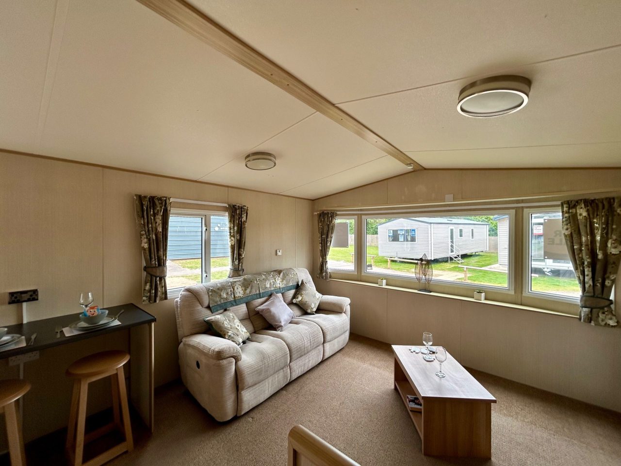 2 bedroom Static Home For Sale