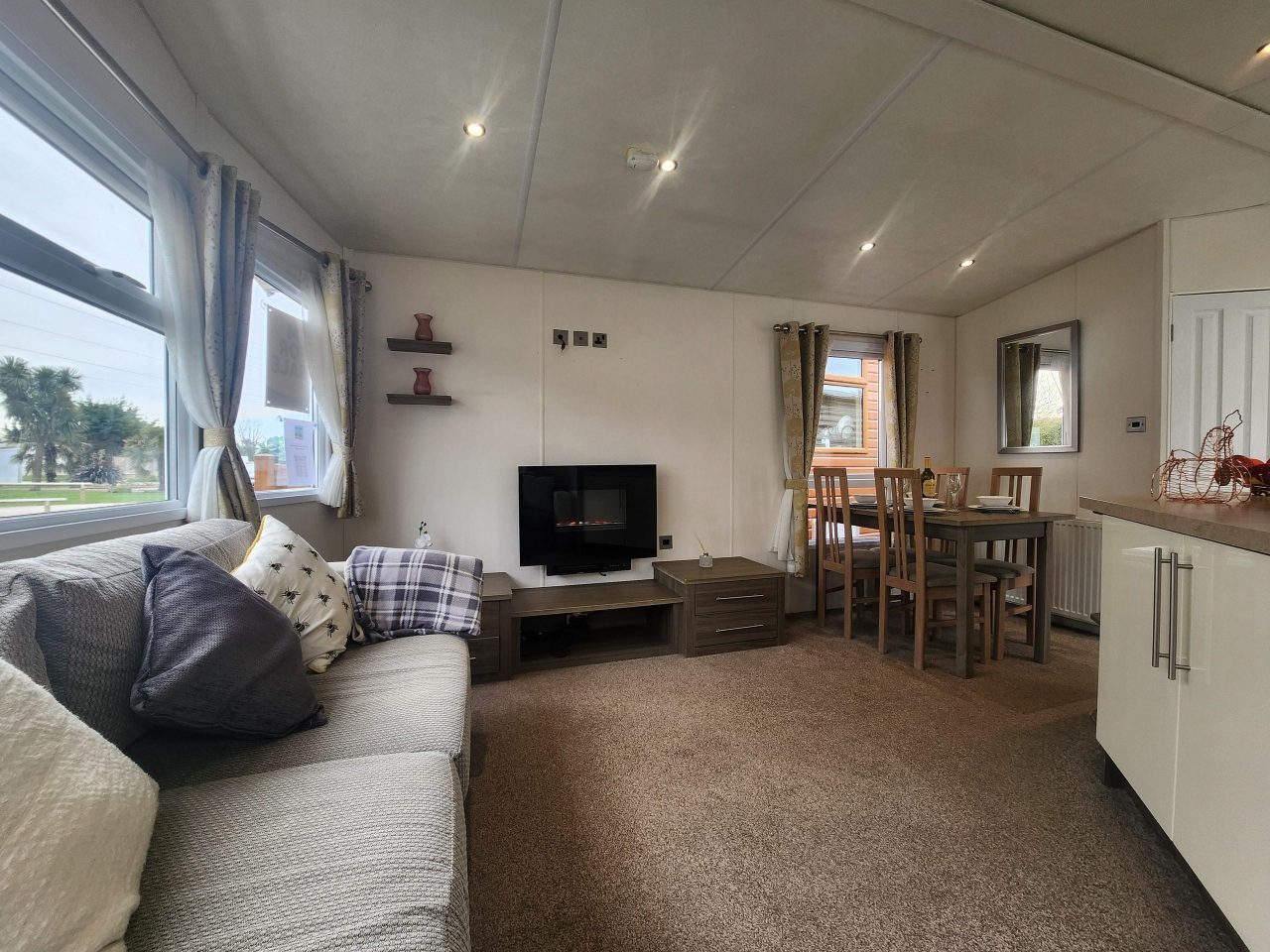 2 bedroom Static Home For Sale