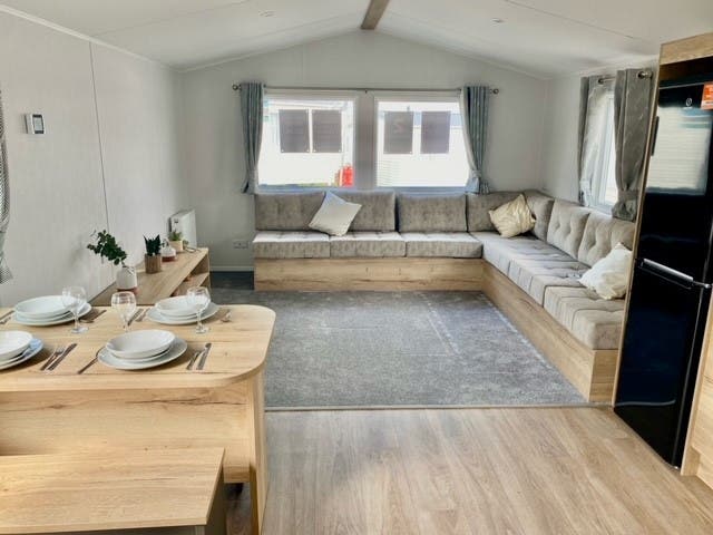 2 bedroom Static Home For Sale