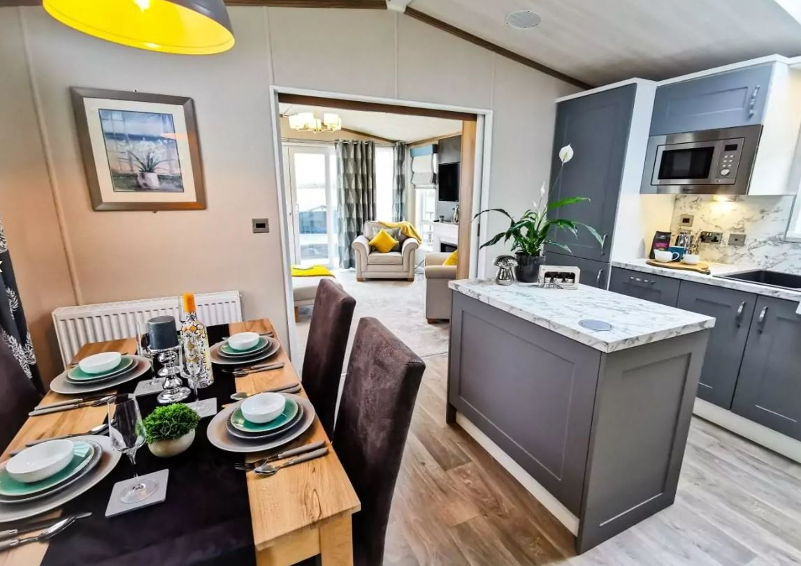 2 bedroom Static Home For Sale
