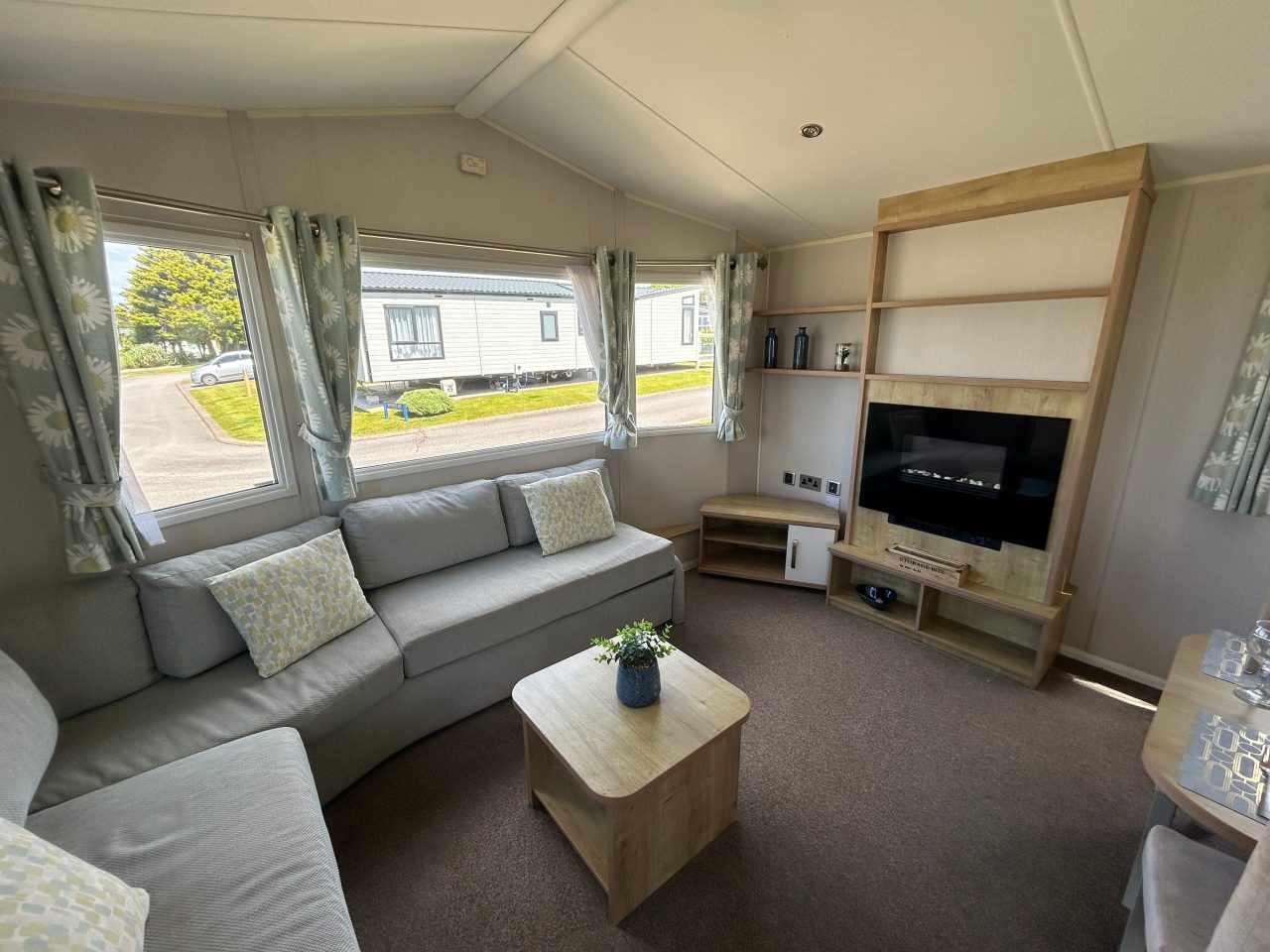 2 bedroom Static Home For Sale