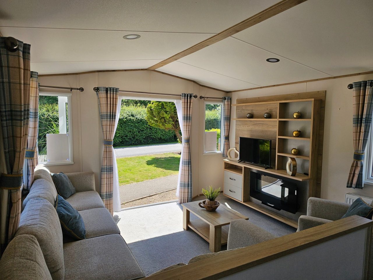 2 bedroom Static Home For Sale