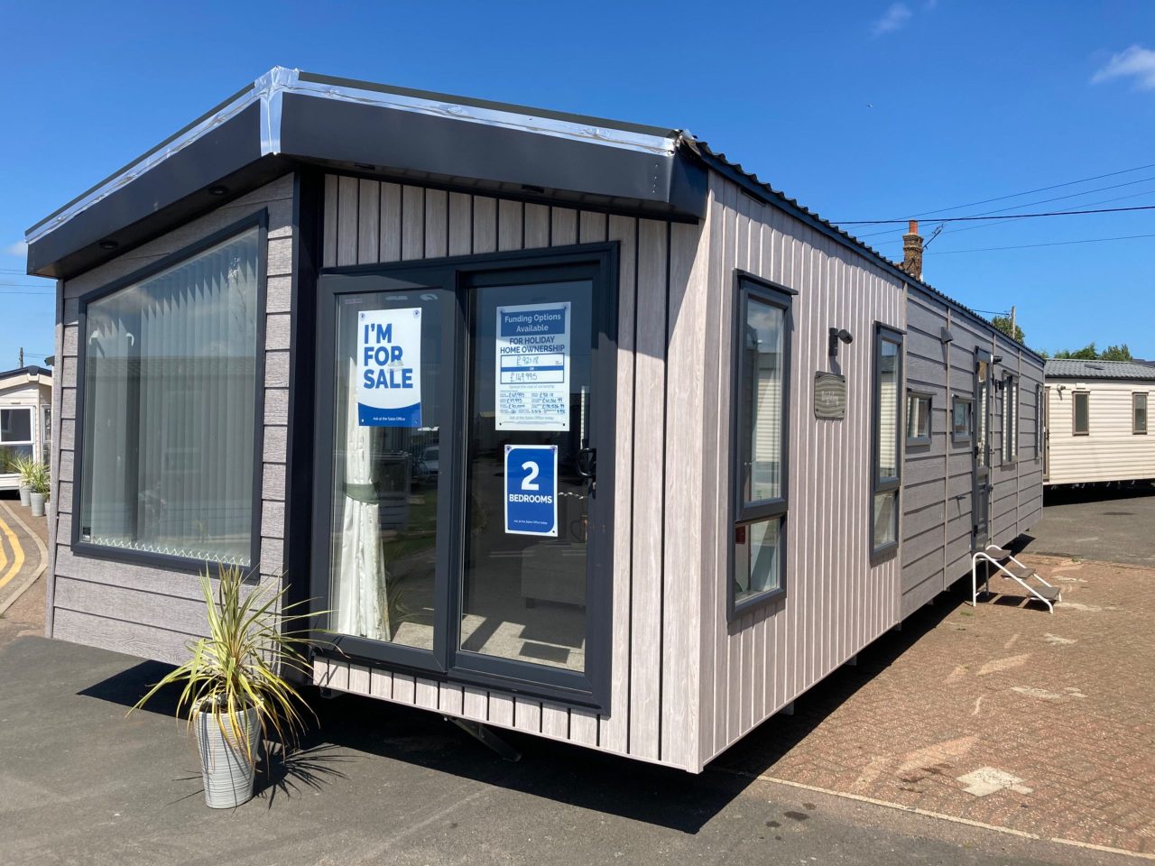 2 bedroom Lodge For Sale