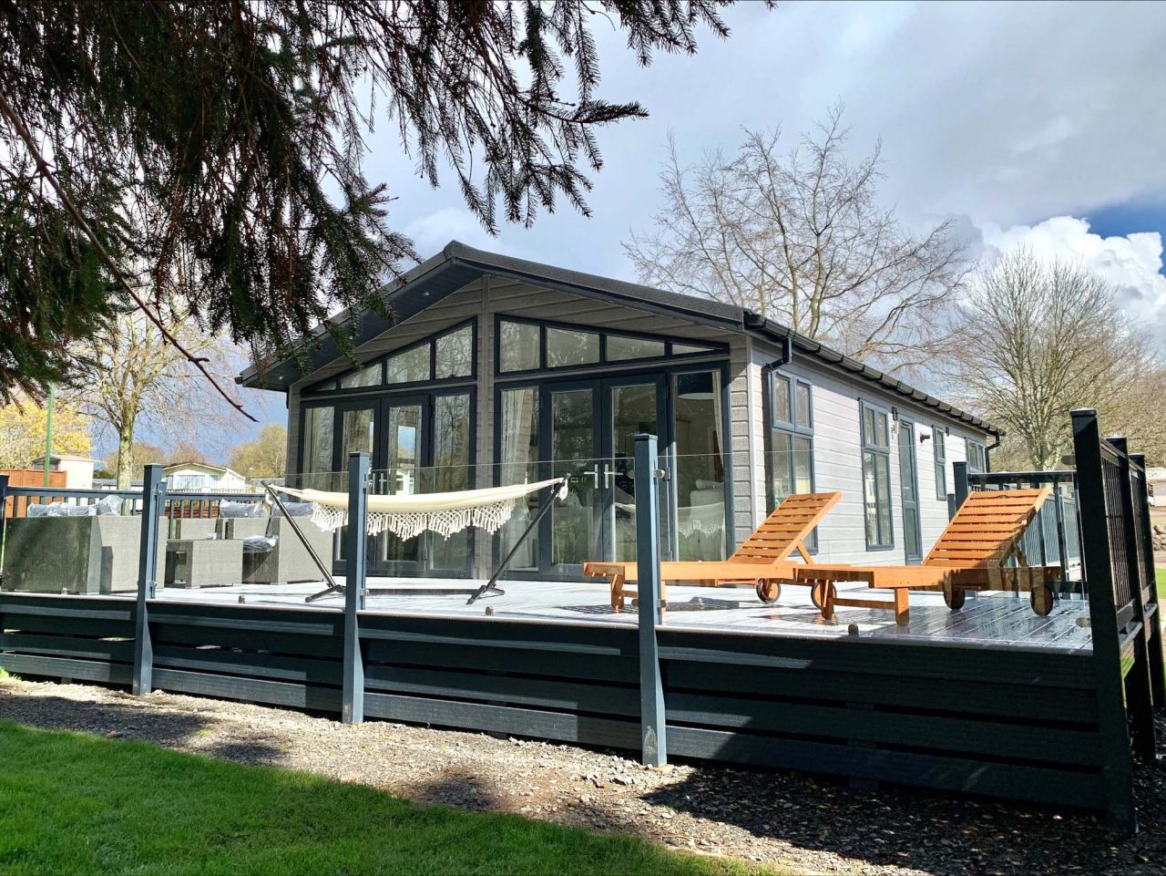 2 bedroom Lodge For Sale