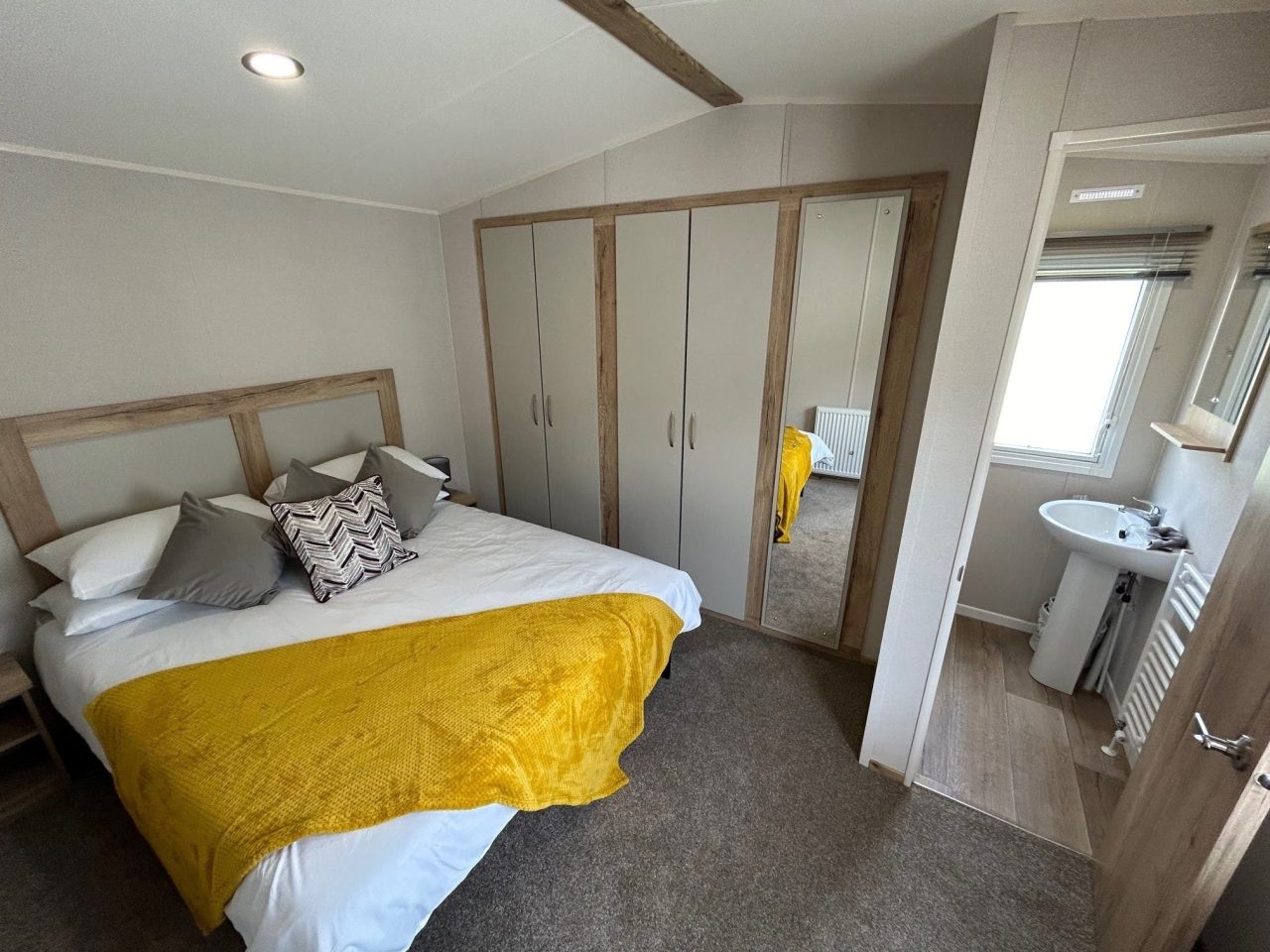 2 bedroom Static Home For Sale