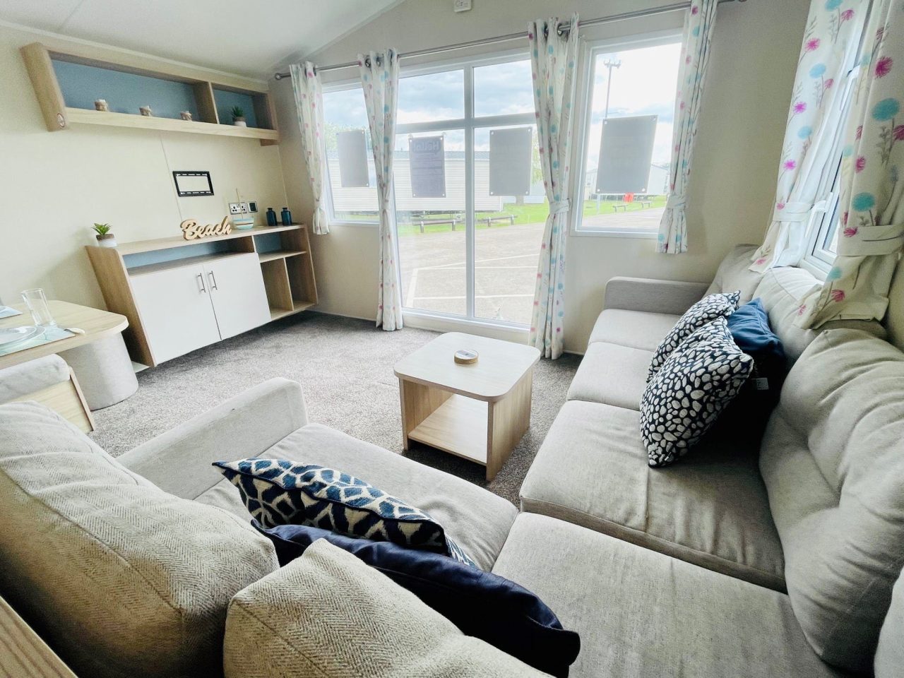 2 bedroom Static Home For Sale