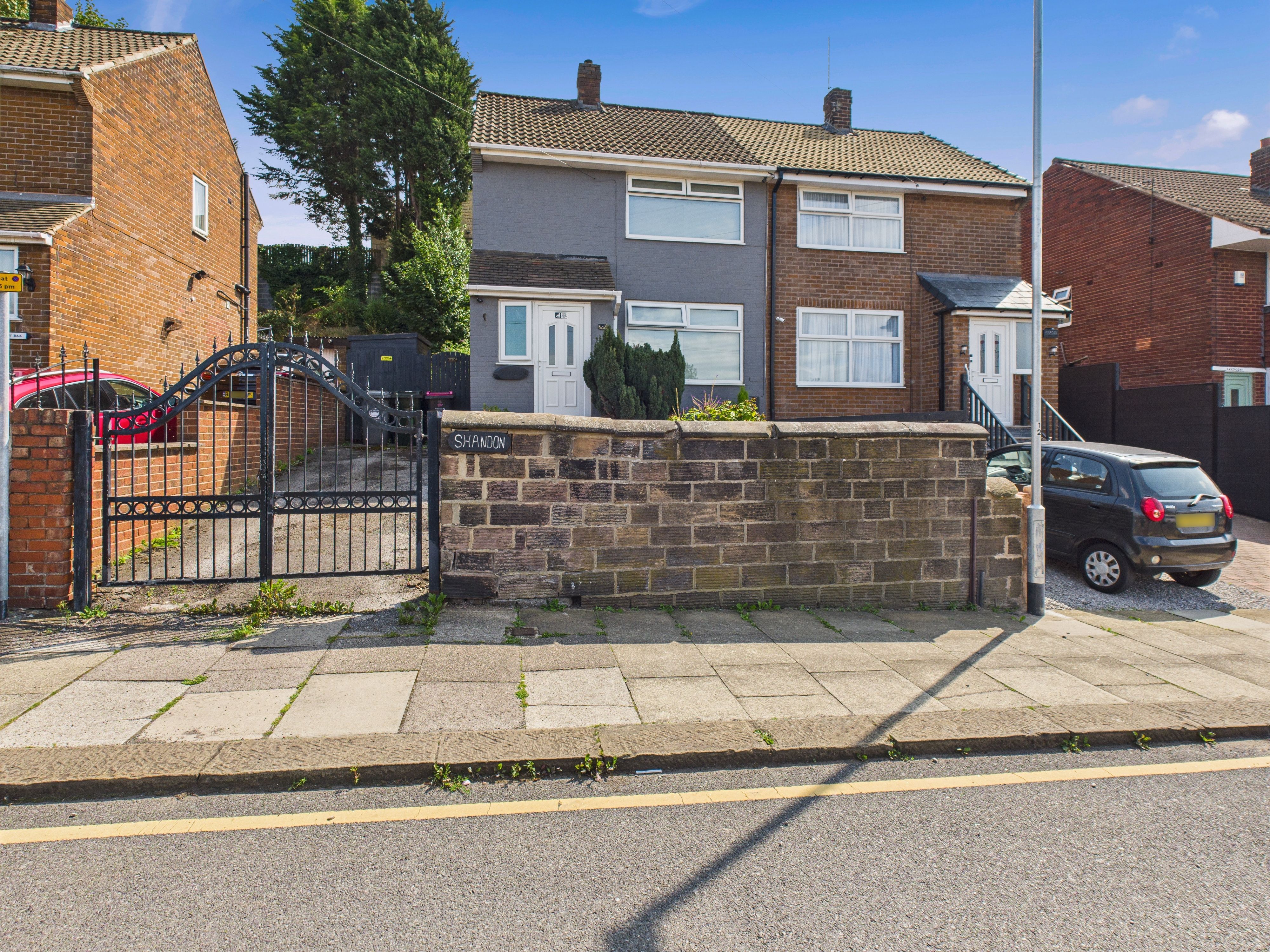 2 bedroom Semi-detached house Available