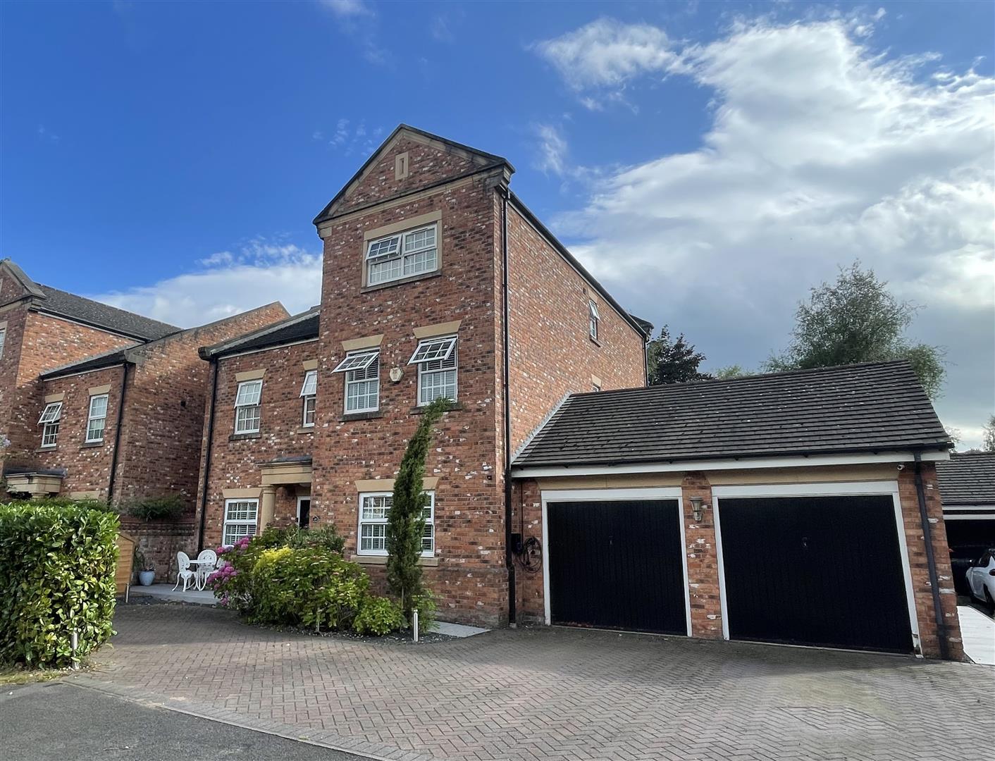 5 bedroom Detached house Sold