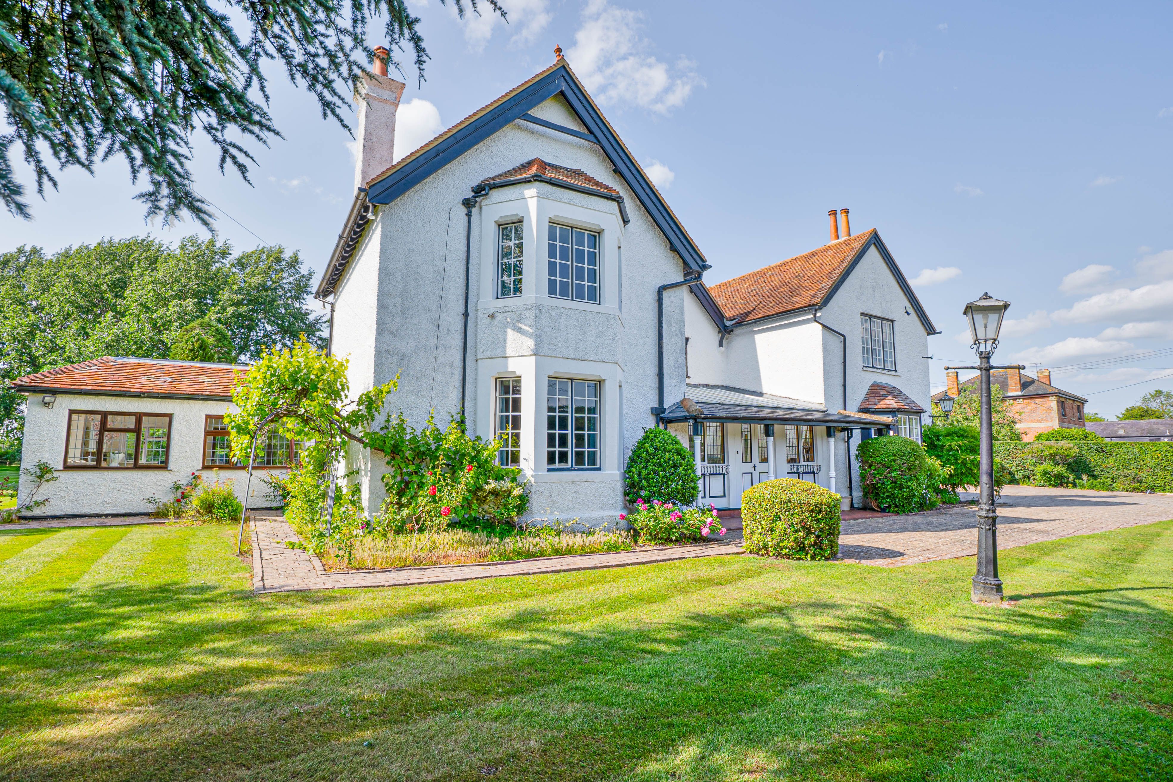6 bedroom Detached house For Sale