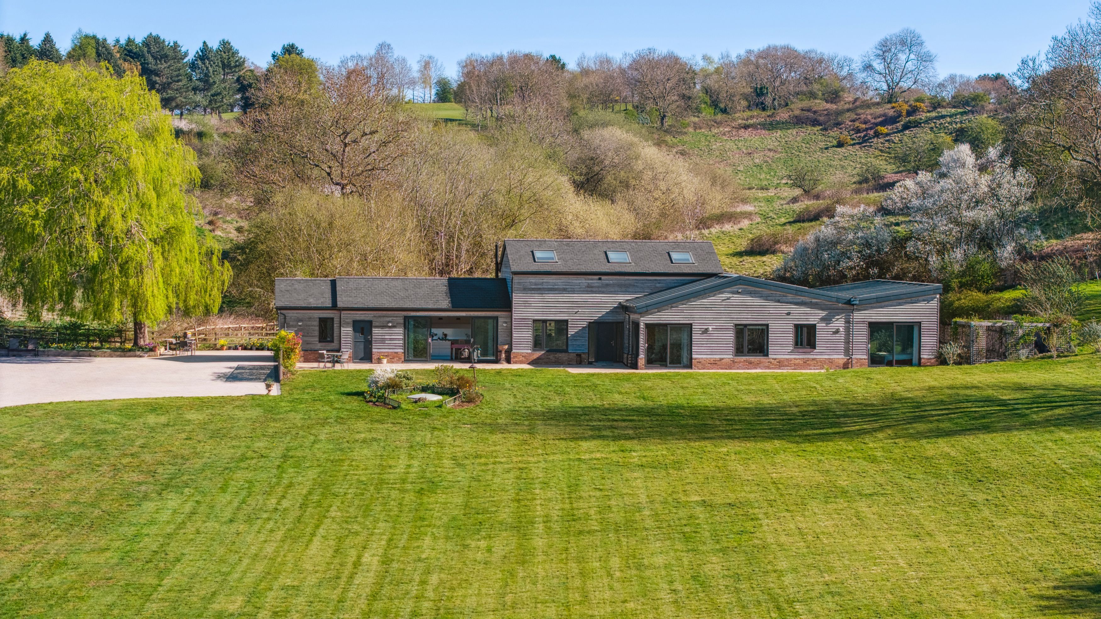 5 bedroom Link detached house For Sale