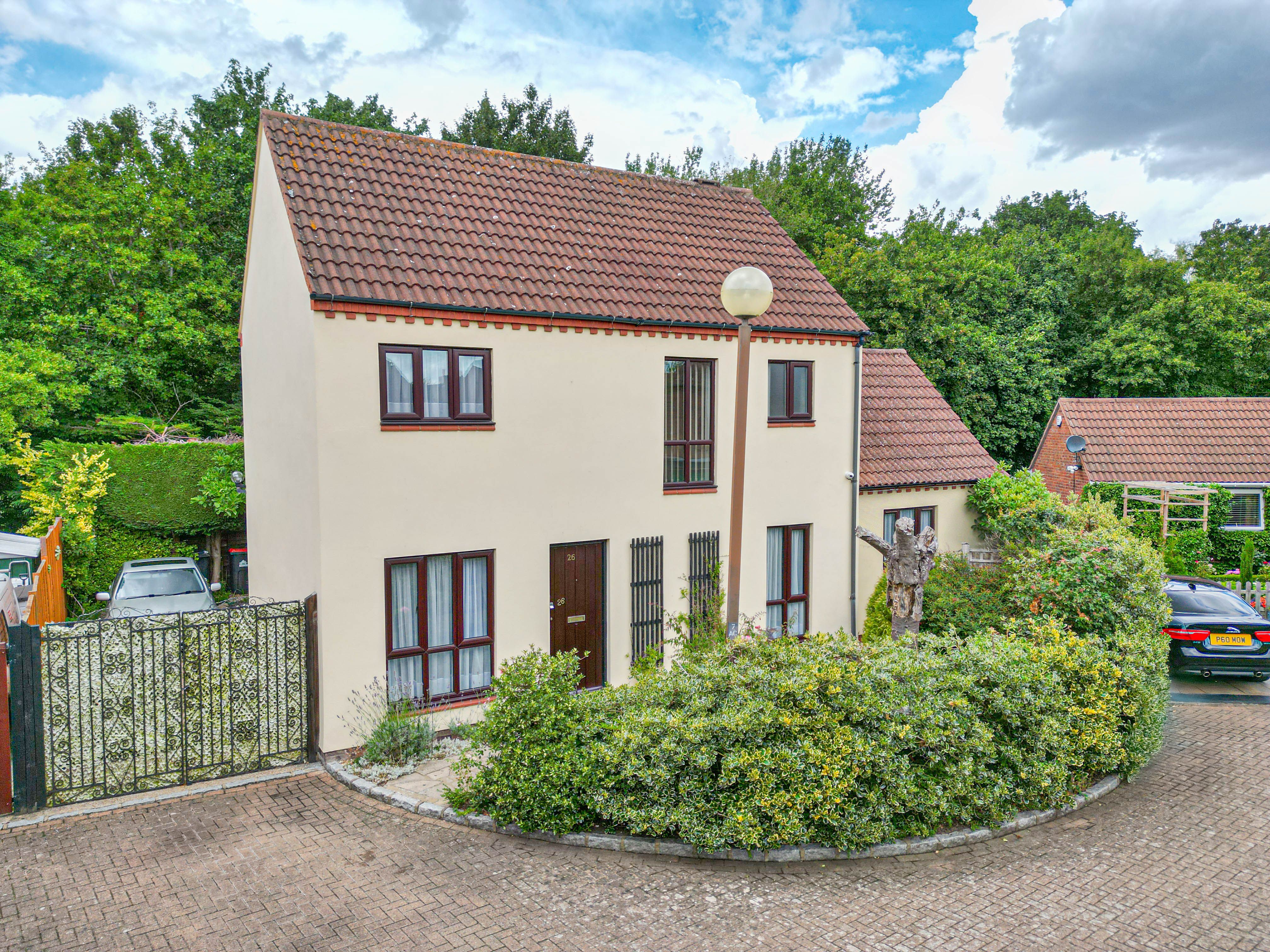 3 bedroom Detached house Under Offer