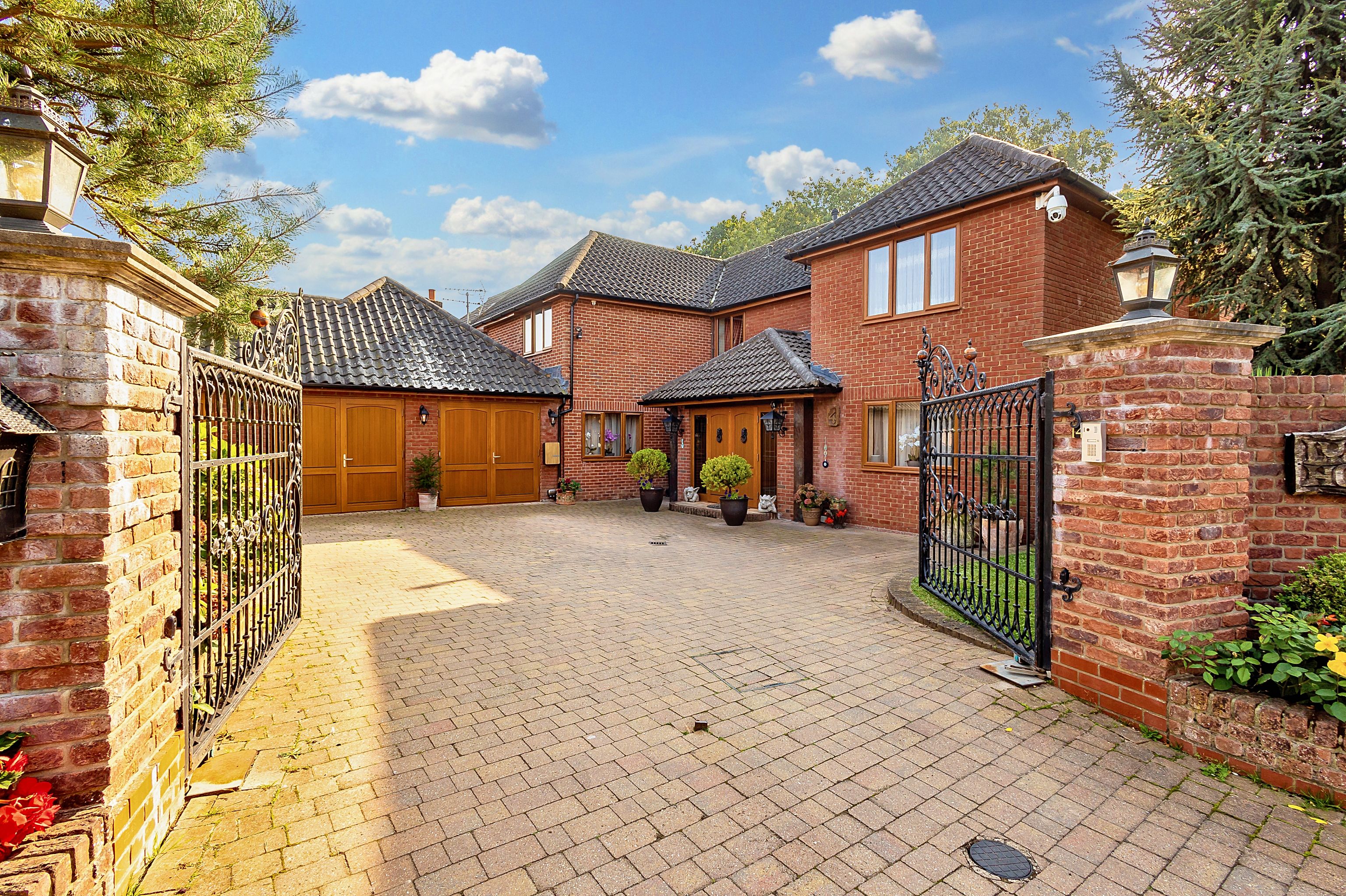5 bedroom Detached house For Sale