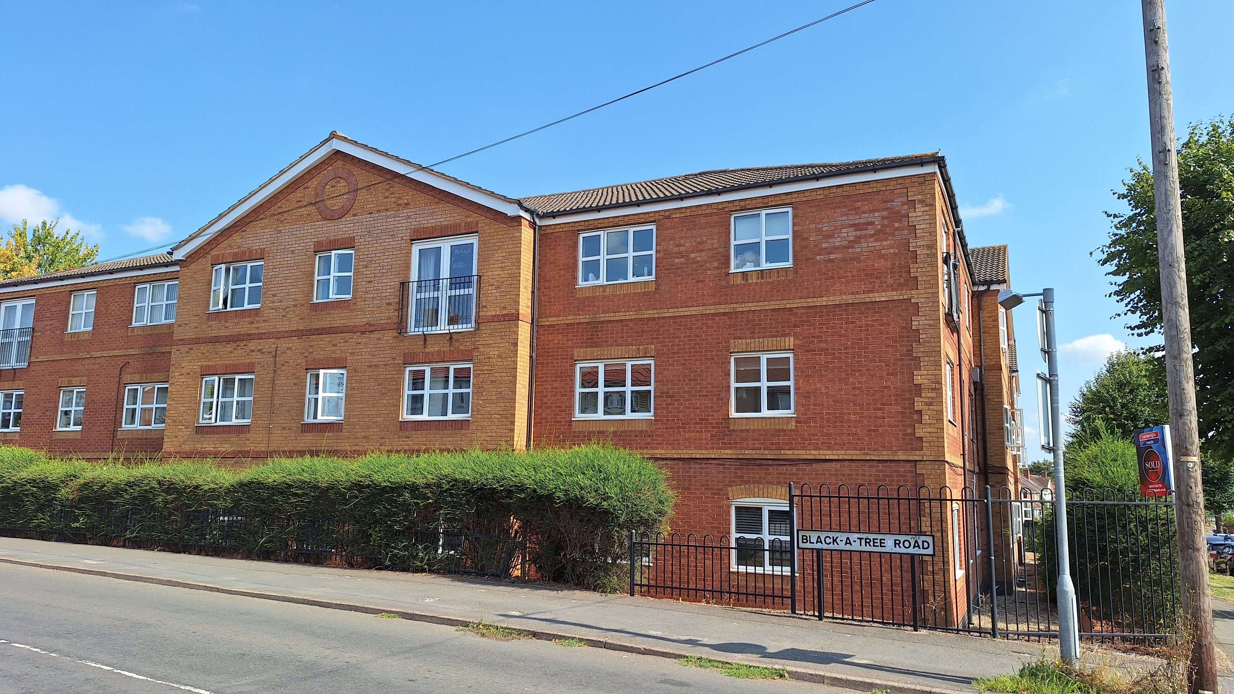 2 bedroom Flat For Sale