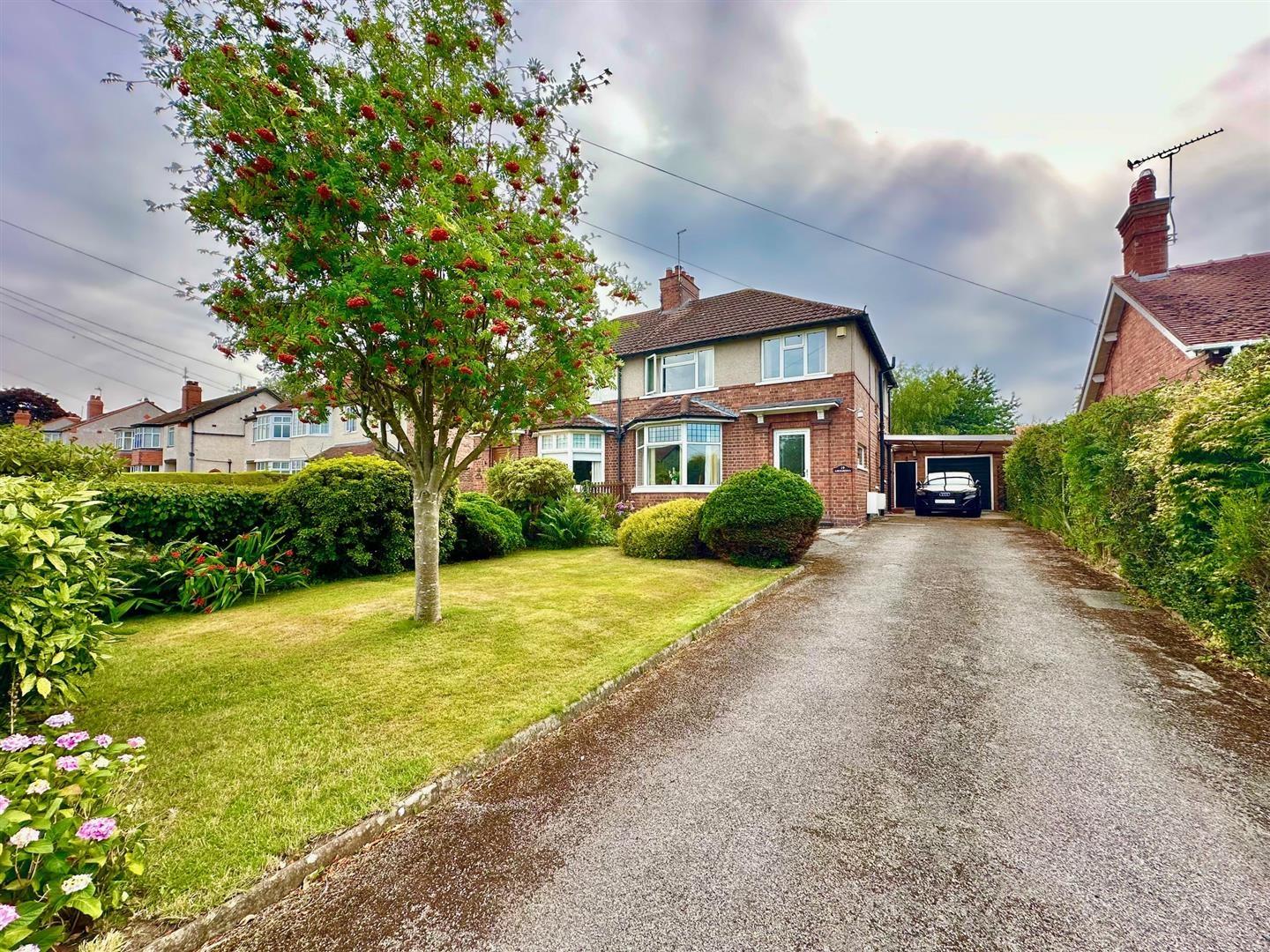 3 bedroom Semi-detached house Sold