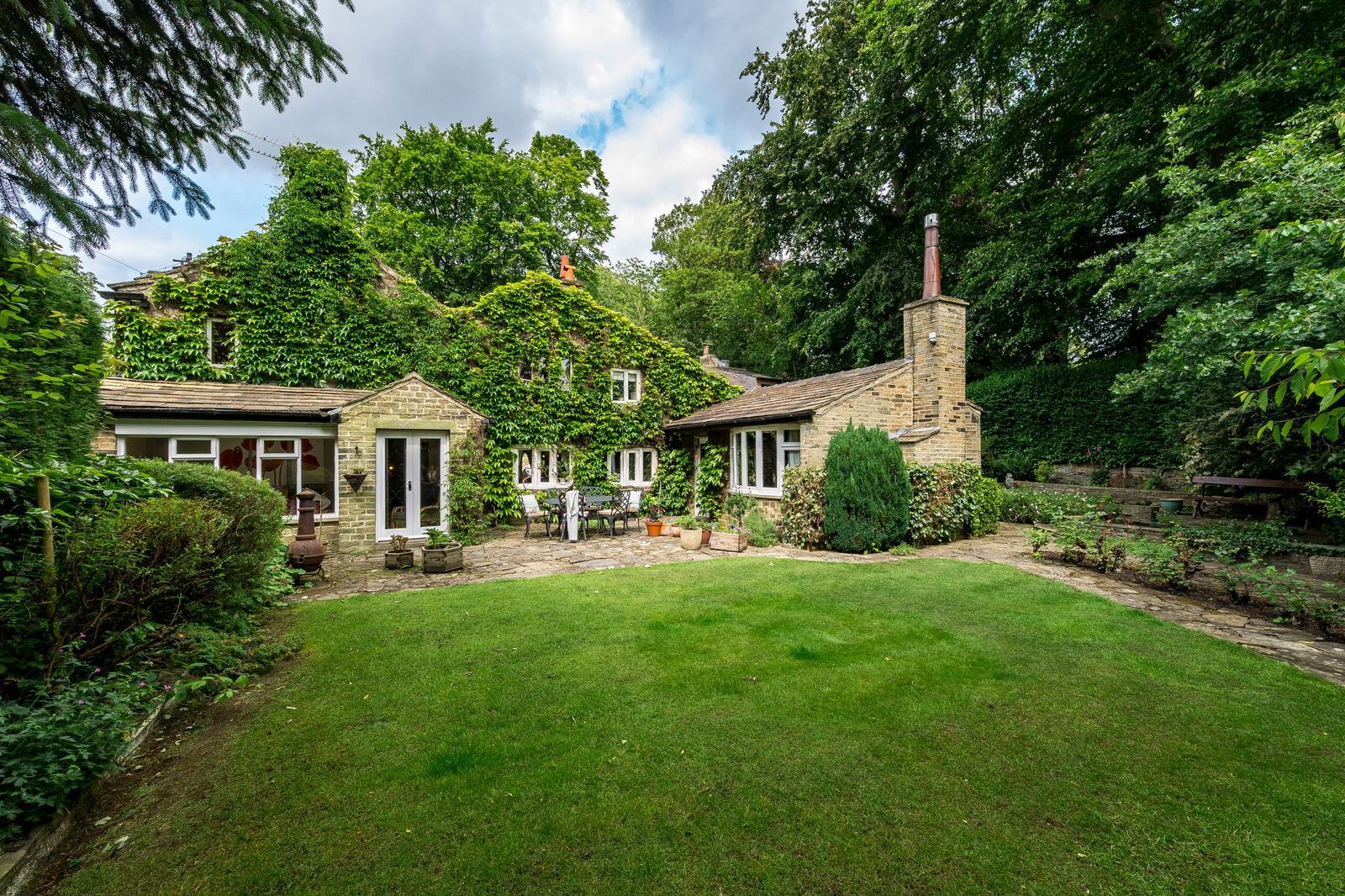 5 bedroom Semi-detached house For Sale