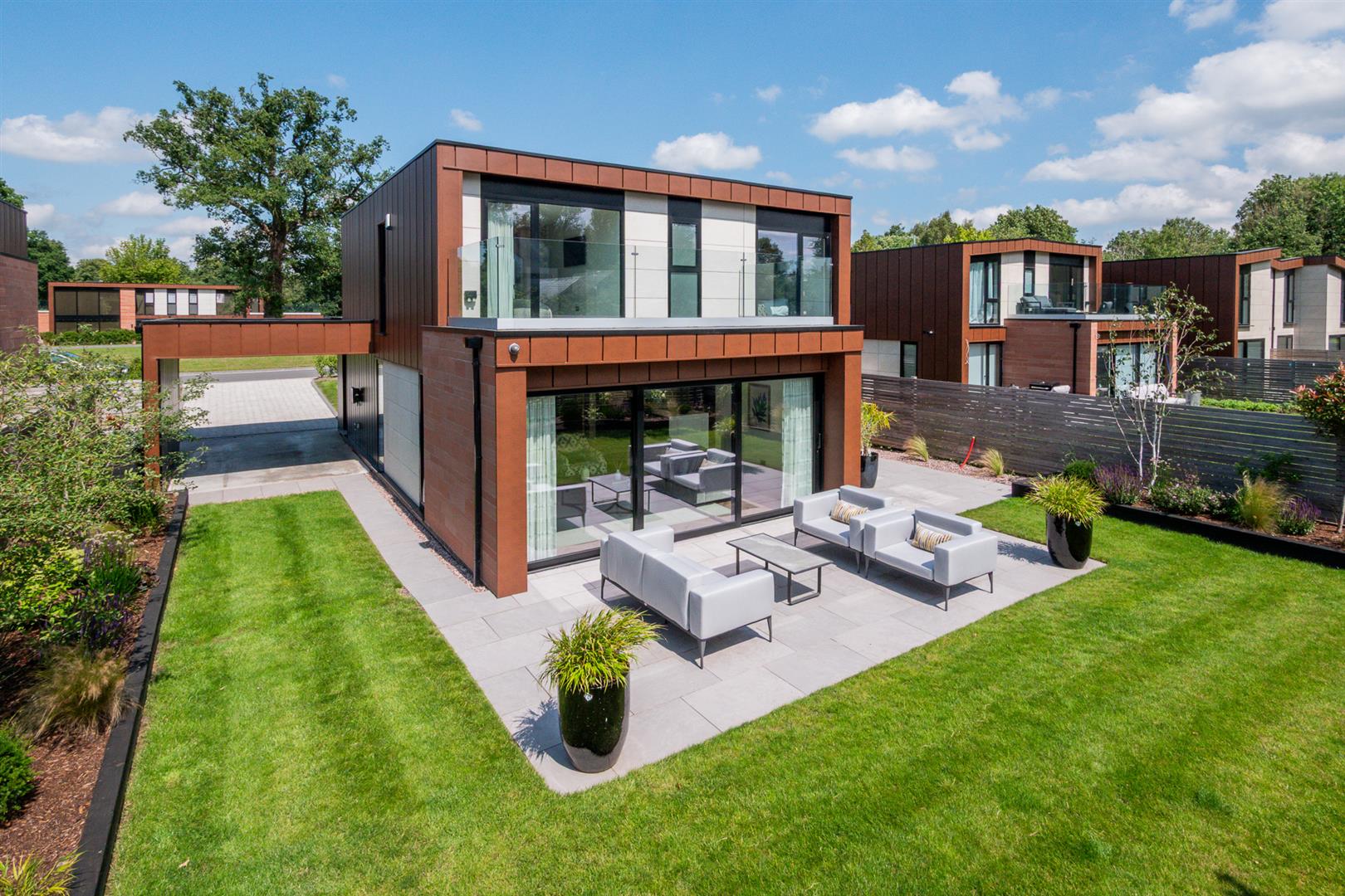 3 bedroom Detached house Under Offer