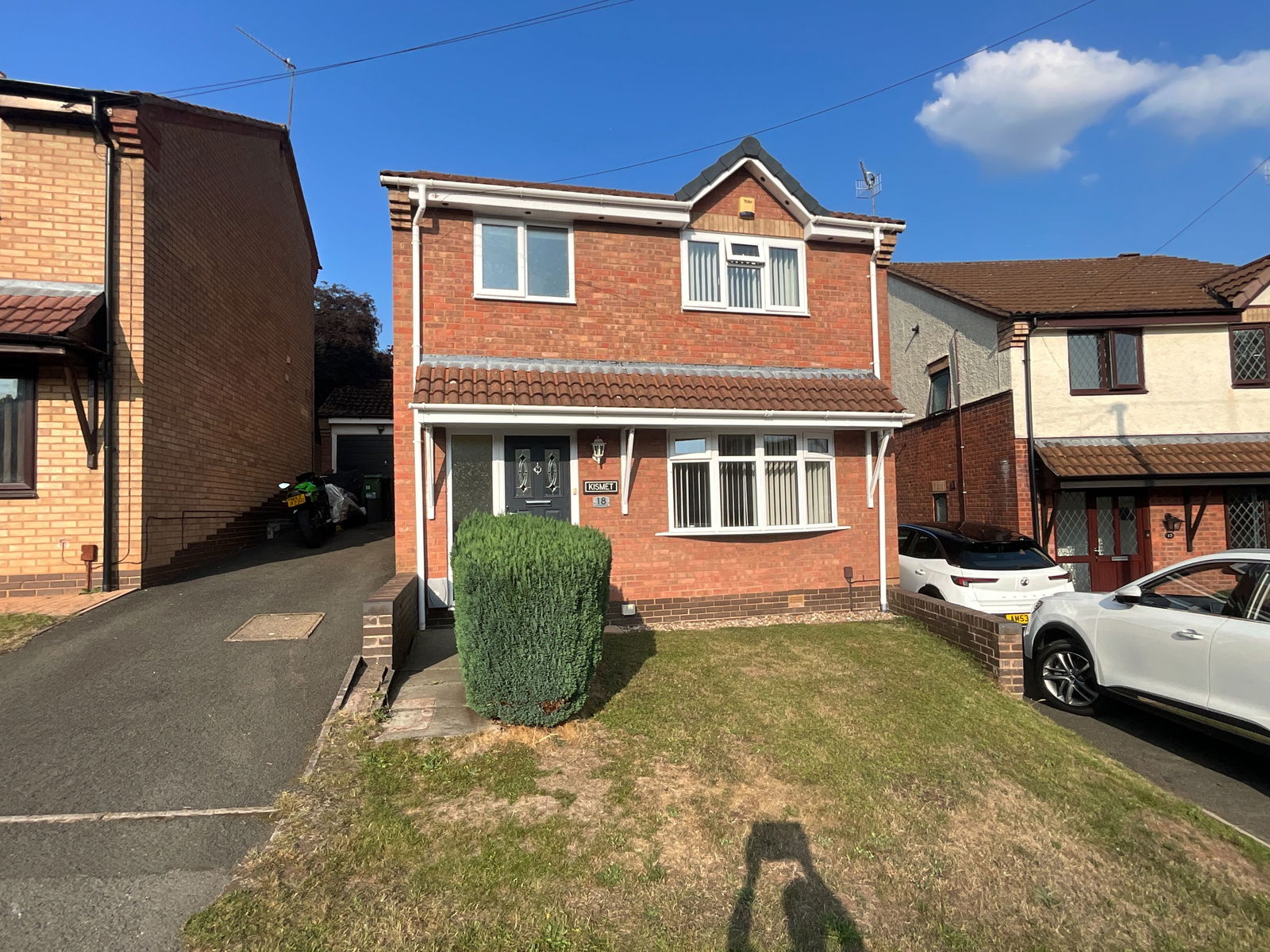 3 bedroom Detached house Under Offer