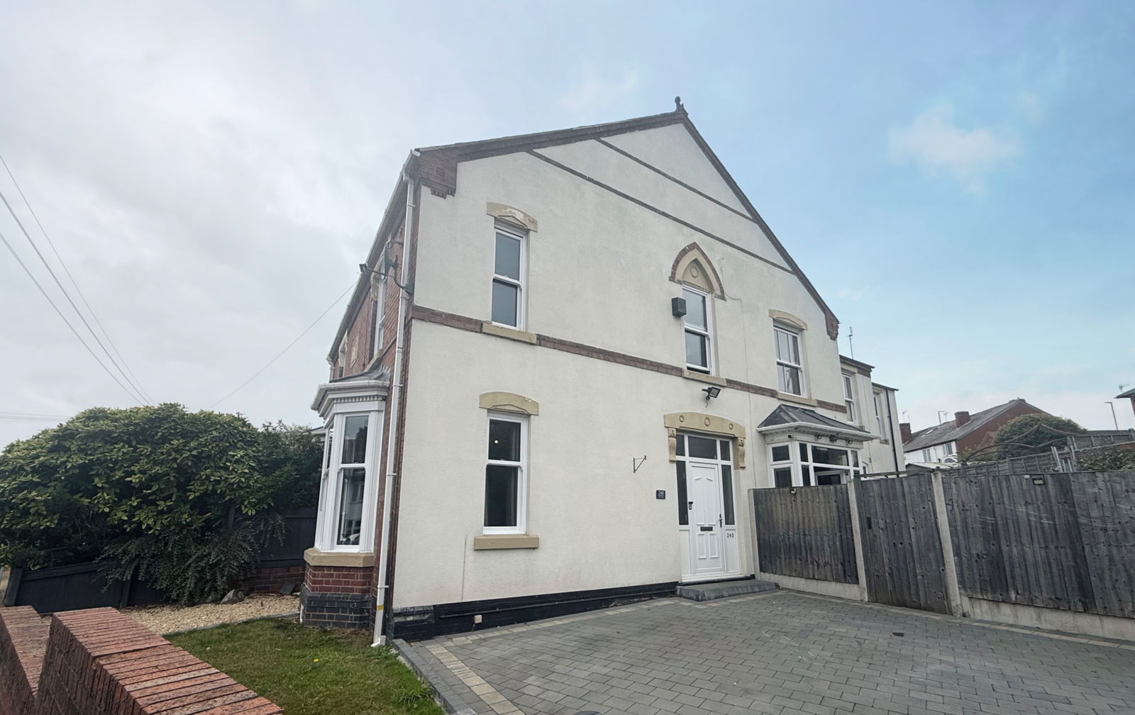 3 bedroom Semi-detached house For Sale